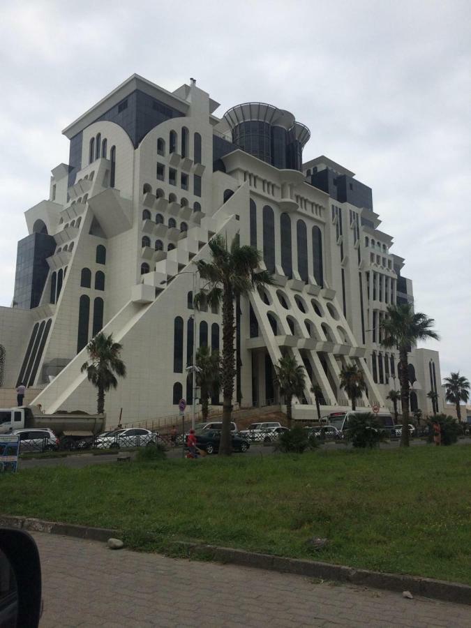 Lela'S Apartment Batumi Exterior photo